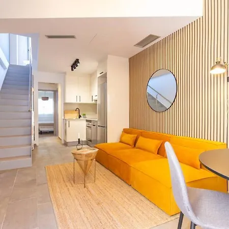 Duplex With Terrace Near Bcn Διαμέρισμα *
