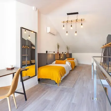 Duplex With Terrace Near Bcn Apartmán