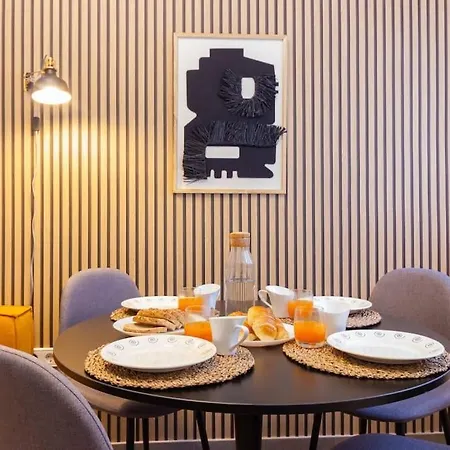 Duplex With Terrace Near Bcn Διαμέρισμα *