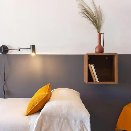 Duplex With Terrace Near Bcn *